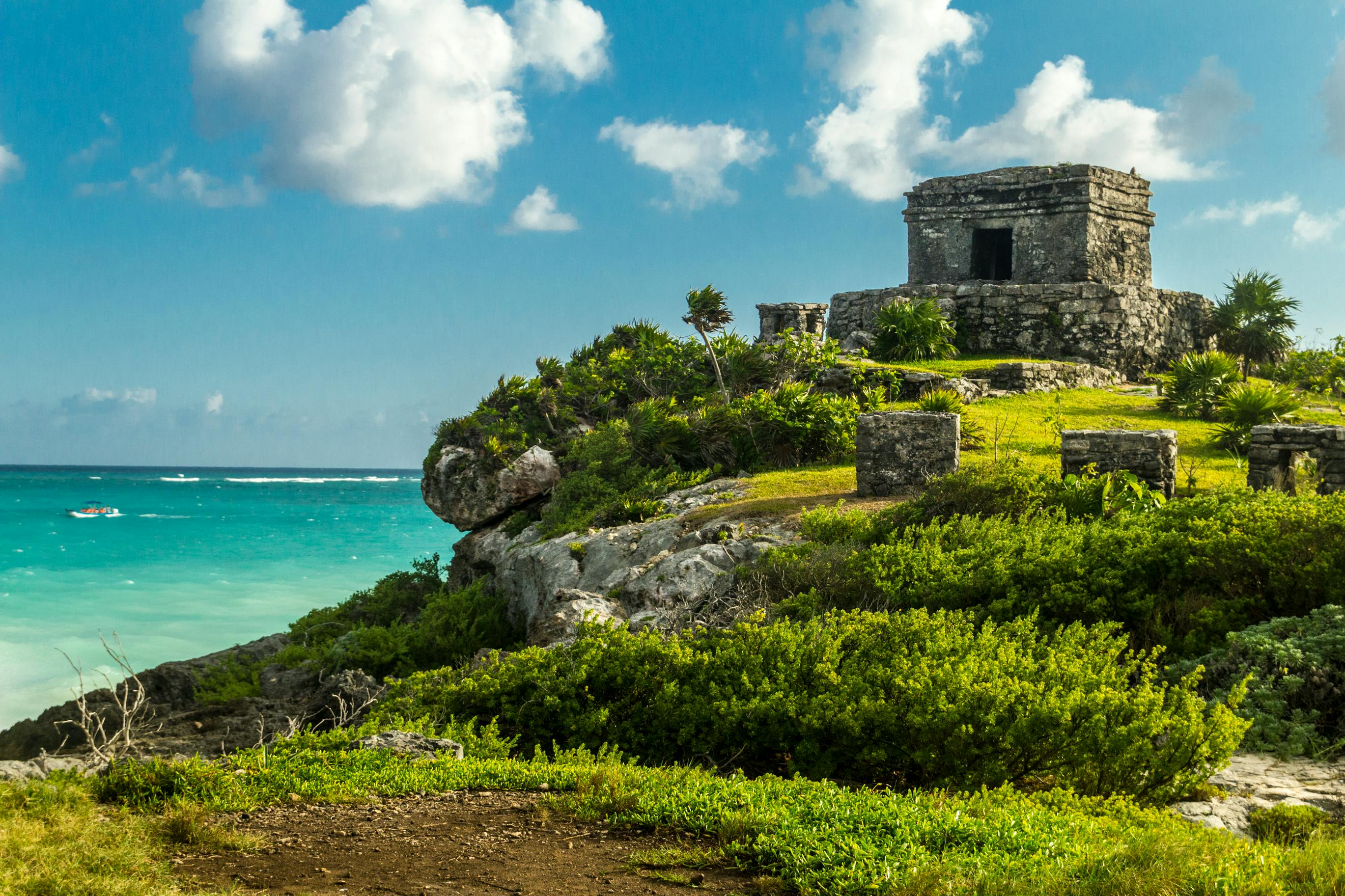 Ruinas mayas de Tulum frente al mar